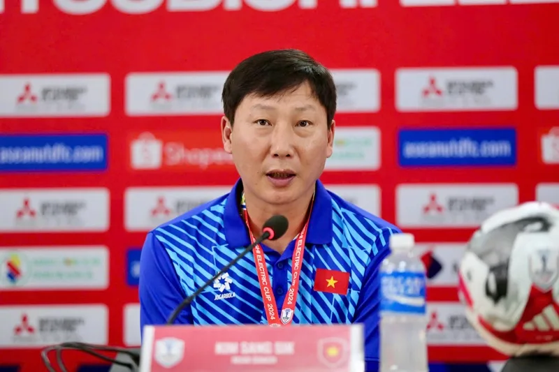 huan luyen vien kim sang sik