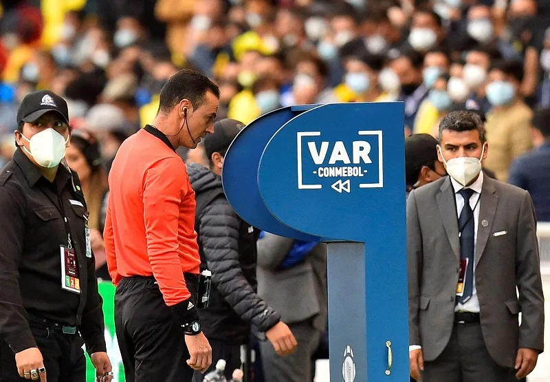 VAR là gì? Công nghệ VAR & Quy trình hoạt động 2026